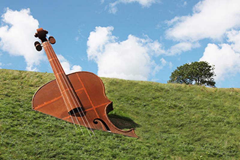 the_violin sculpture (1)