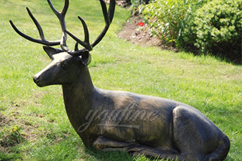 Decorative garden bronze deer statues