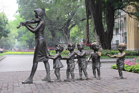 Lovely outdoor life size bronze teaching group sculptures with violin