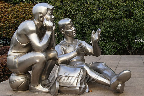 Outdoor abstract stainless steel two boy reading sculptures for school or garden